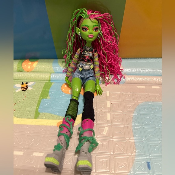 Monster High Venus Mcflytrap Fashion Doll 12” - Picture 2 of 8